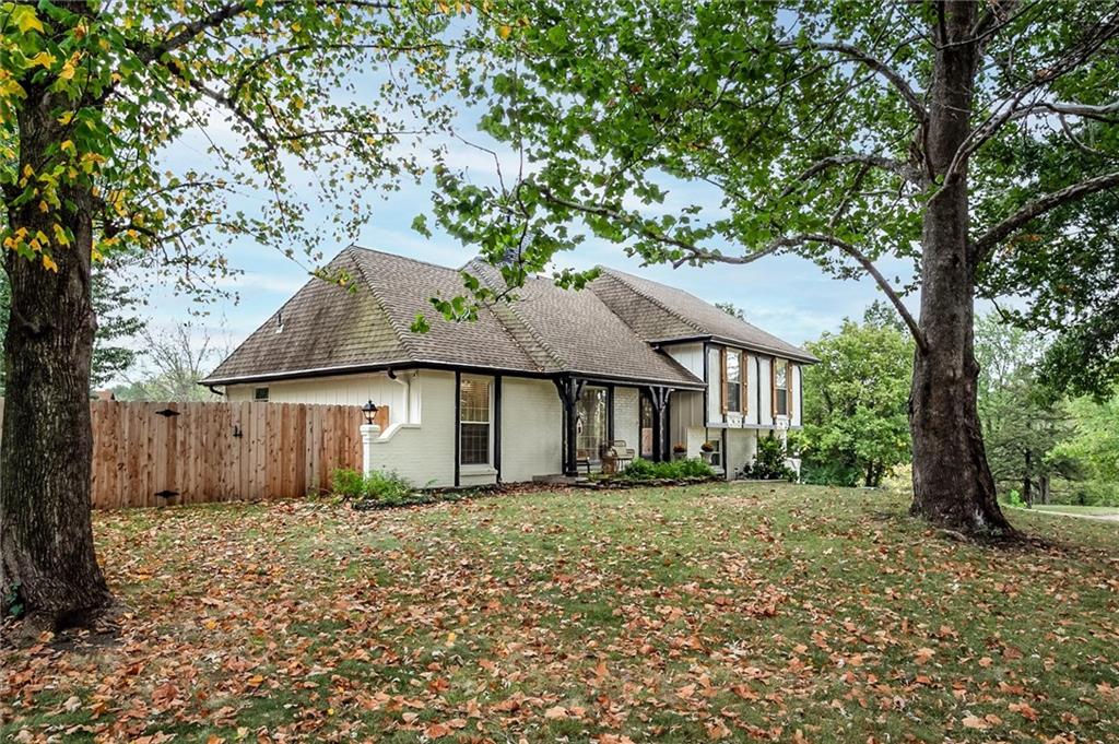 23210 Old Cyclone School Road Lee's Summit, MO 64064 - Photo 3 of 40