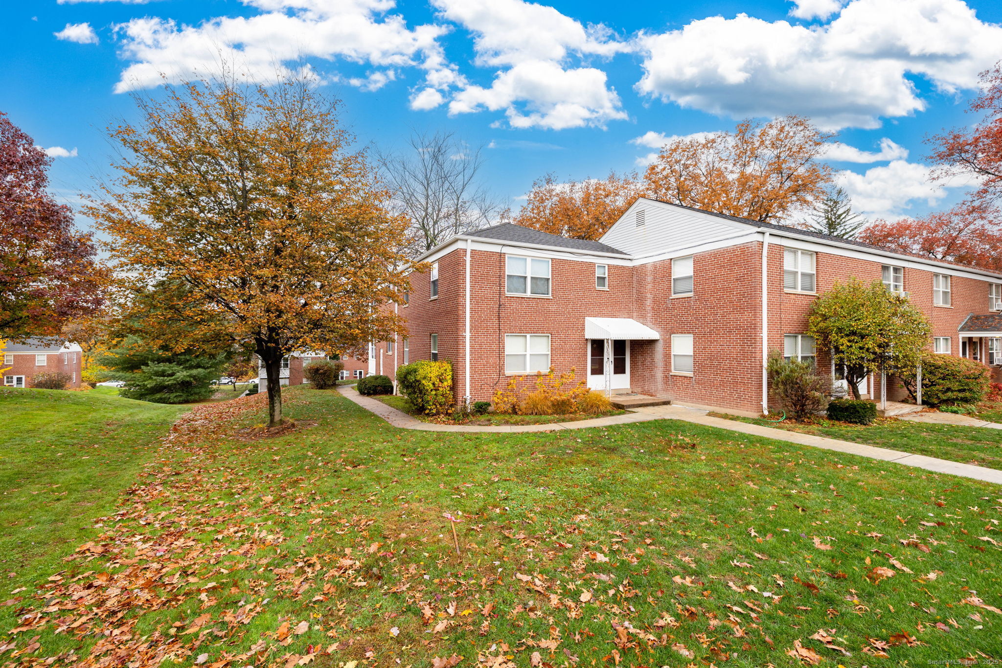 43 Arnold Way, Unit 43 West Hartford, CT 06119 - Photo 21 of 21 a view of a house with a yard