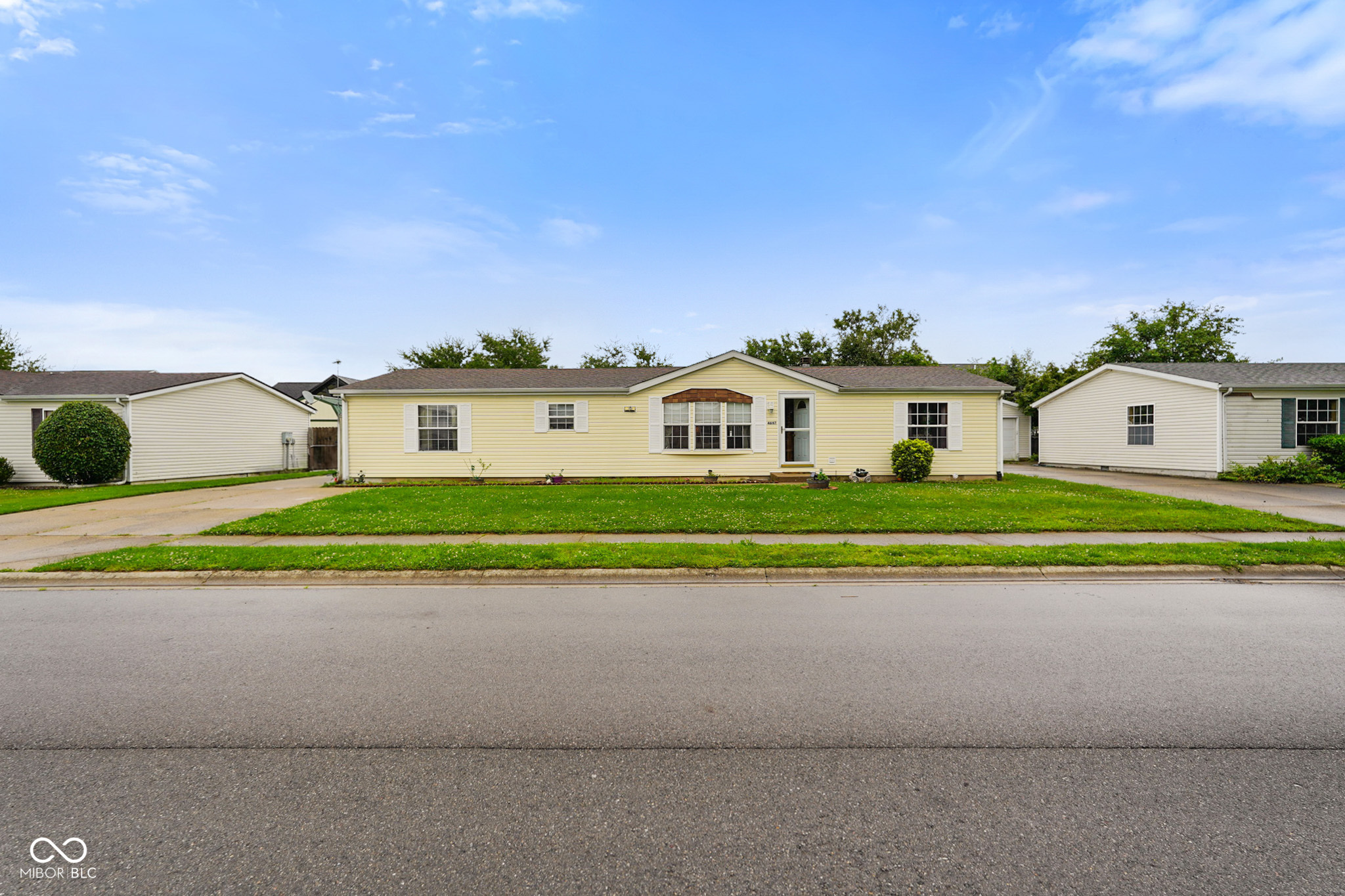 4697 West Ridge Drive Columbus, IN 47203 - Photo 3 of 41