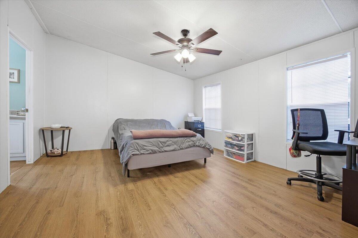 194 Keuka Road Interlachen, FL 32148 - Photo 8 of 22 08-Primary Bedroom