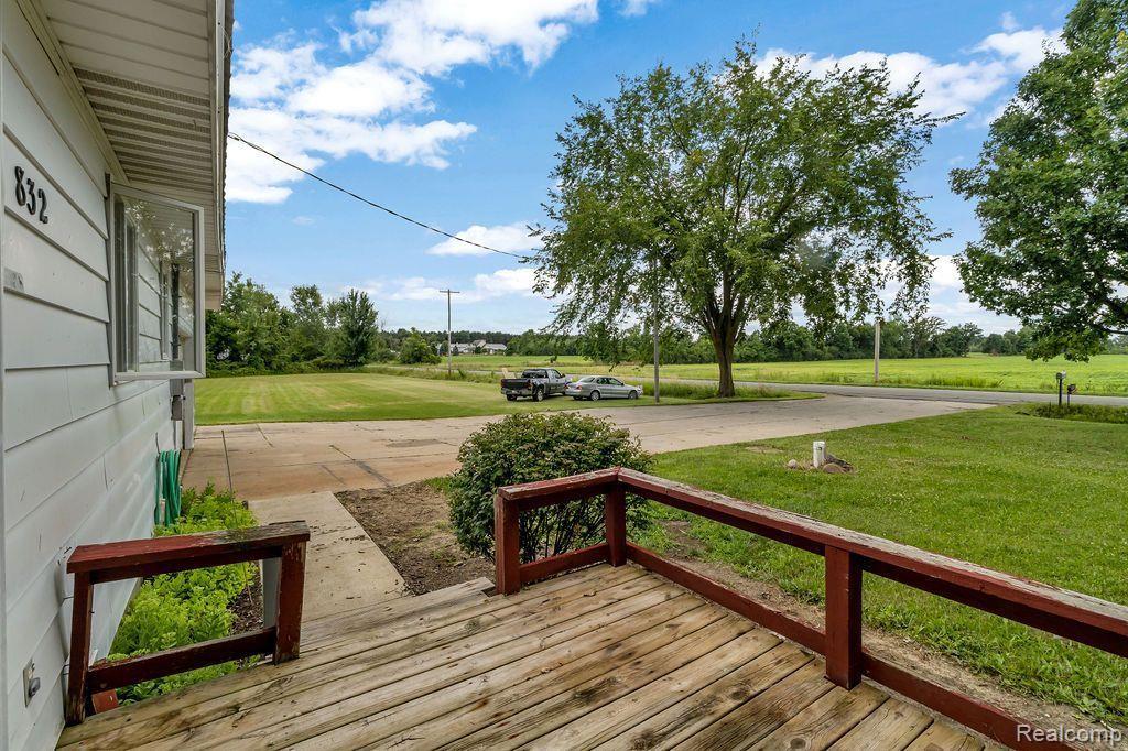 832 North Delaney Road Owosso, MI 48867 - Photo 6 of 24