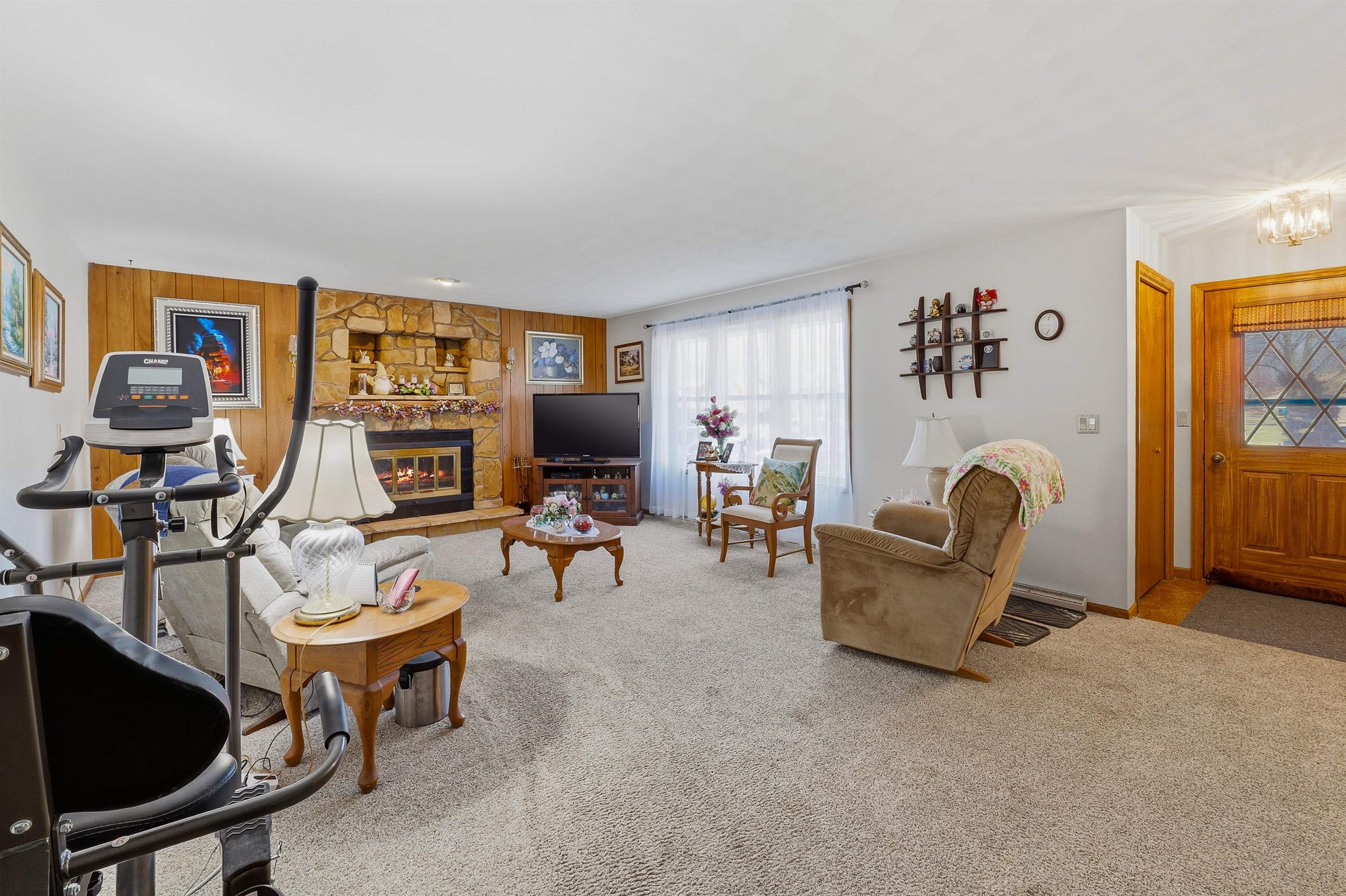 2149 North Connies Court Appleton, WI 54914 - Photo 6 of 23