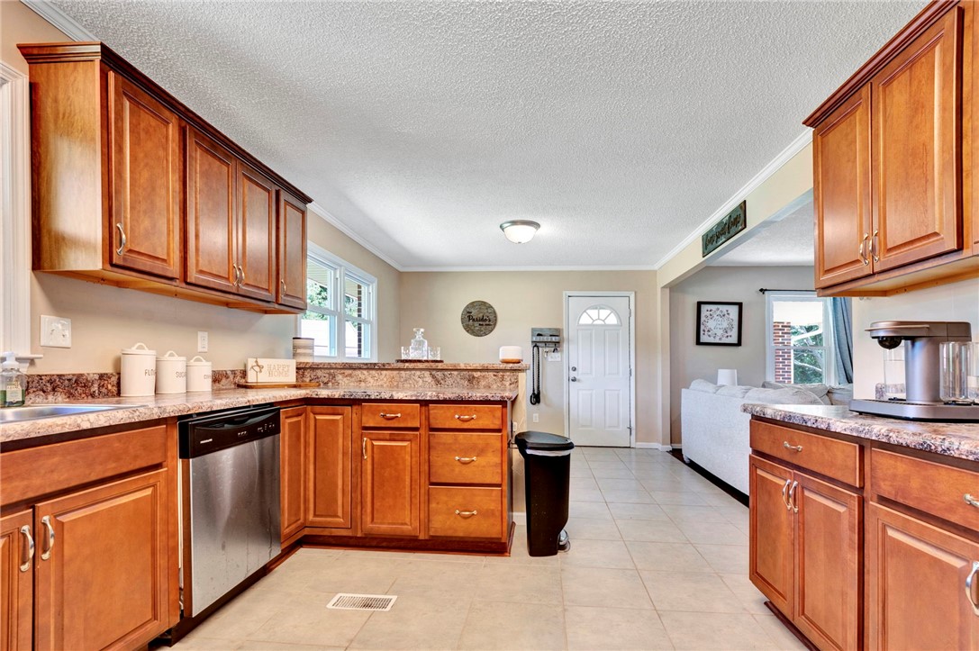 207 Rhoe Circle Anderson, SC 29621 - Photo 10 of 19 Gallery Image 10
