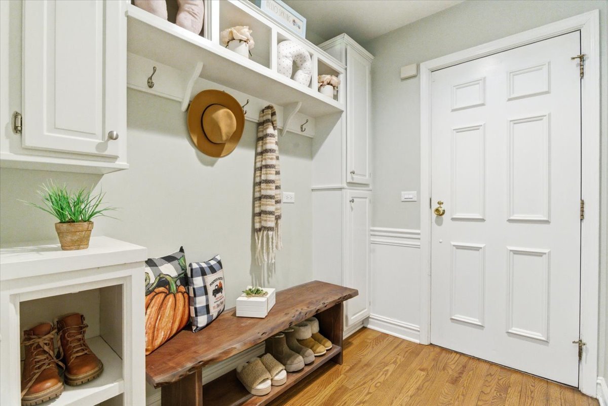 12 Crestview Lane Lake Barrington, IL 60010 - Photo 19 of 54 a living room with furniture and a fireplace