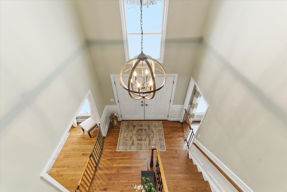 12 Crestview Lane Lake Barrington, IL 60010 - Photo 20 of 54 a living room with a rug