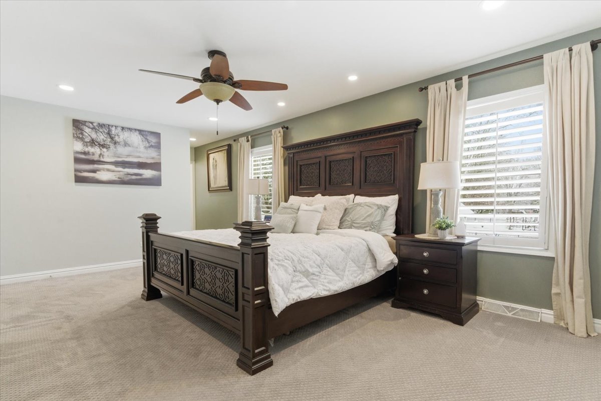 12 Crestview Lane Lake Barrington, IL 60010 - Photo 22 of 54 a bed room with a bed and a window