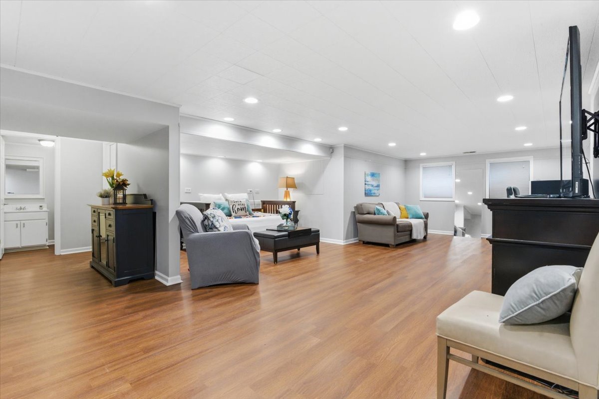 12 Crestview Lane Lake Barrington, IL 60010 - Photo 34 of 54 a living room with furniture and a couch
