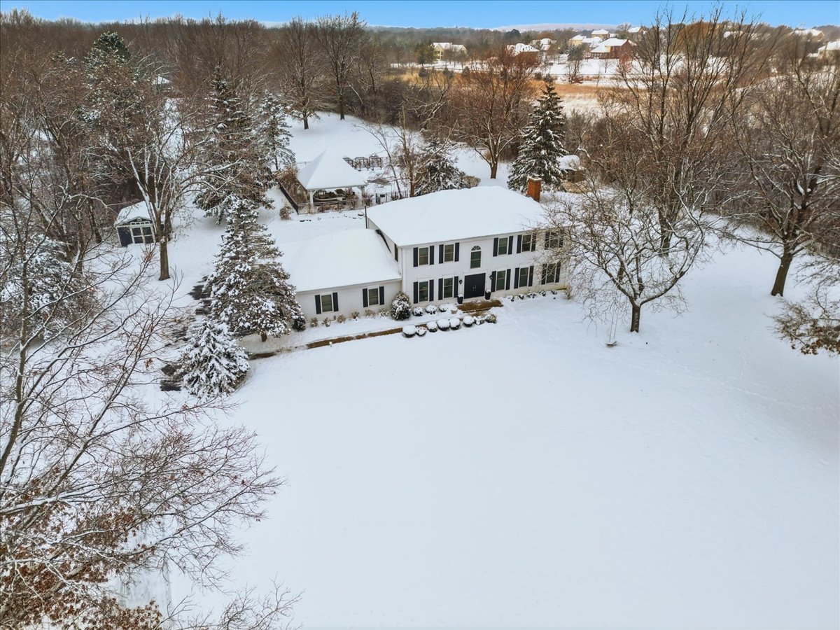 12 Crestview Lane Lake Barrington, IL 60010 - Photo 41 of 54 a view of a patio with table and chairs under an umbrella