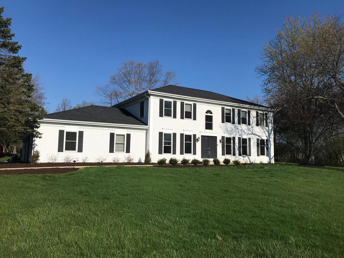 12 Crestview Lane Lake Barrington, IL 60010 - Photo 50 of 54 a front view of a house with a garden