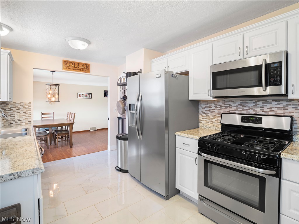 6473 Keltonshire Road Parma, OH 44129 - Photo 11 of 35