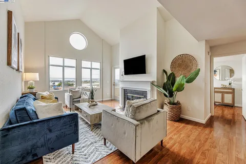 $620,000 | 535 Pierce Street, Unit 1307, Albany, CA 94706