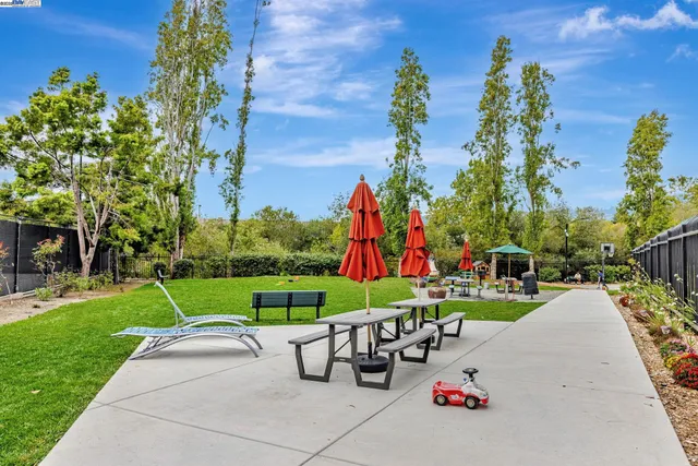 $620,000 | 535 Pierce Street, Unit 1307, Albany, CA 94706