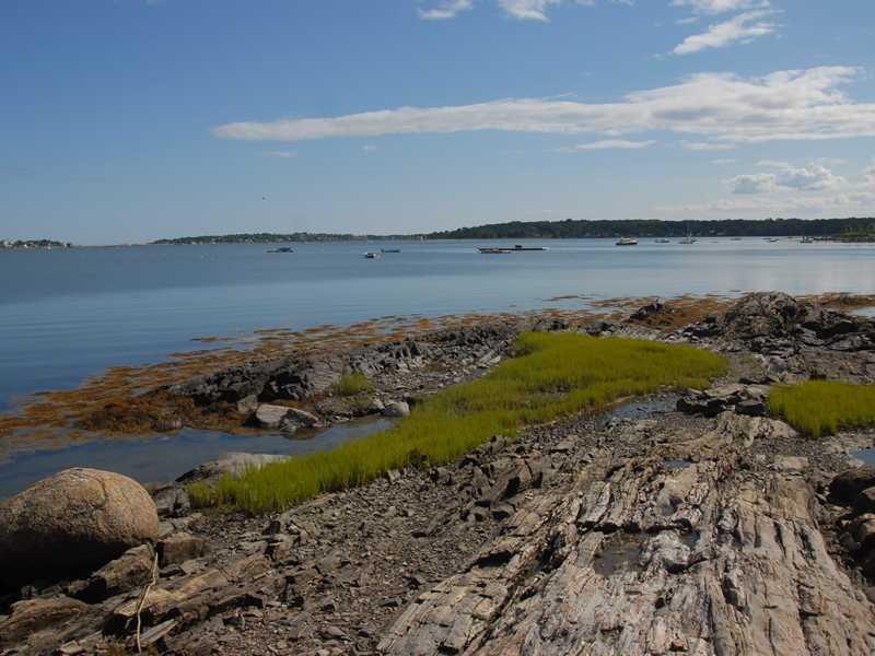 View. useable water frontage all tides
