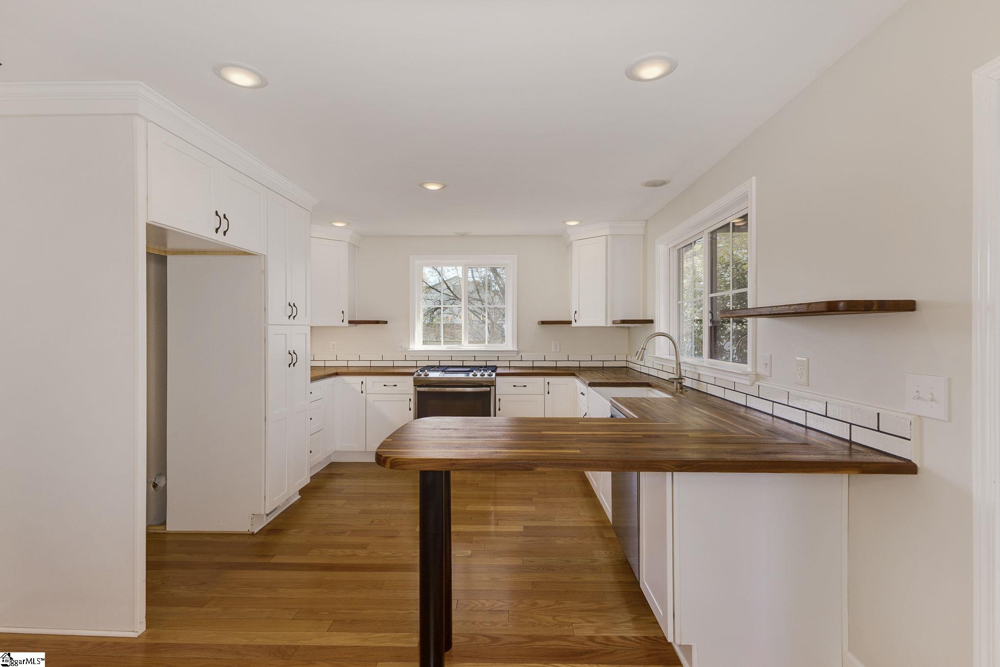 222 Keith Drive Greenville, SC 29607 - Photo 6 of 34 Gallery Image 6