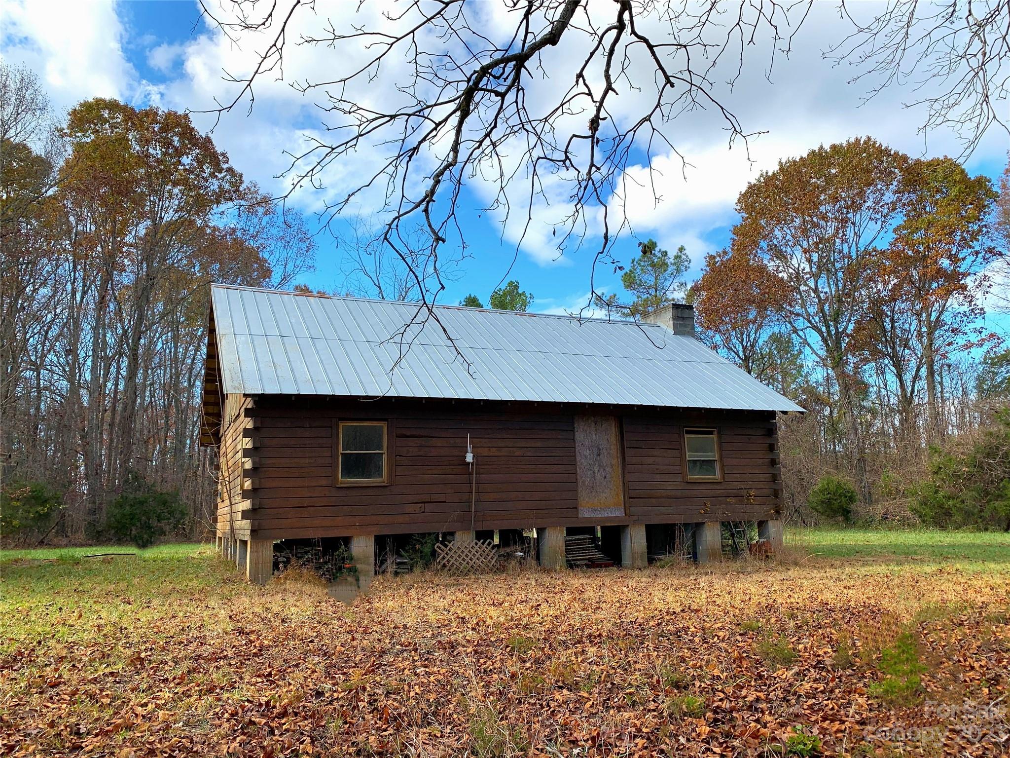 5120 Tabernacle Road Lancaster, SC 29720 - Photo 6 of 13 a front view of a house with garden