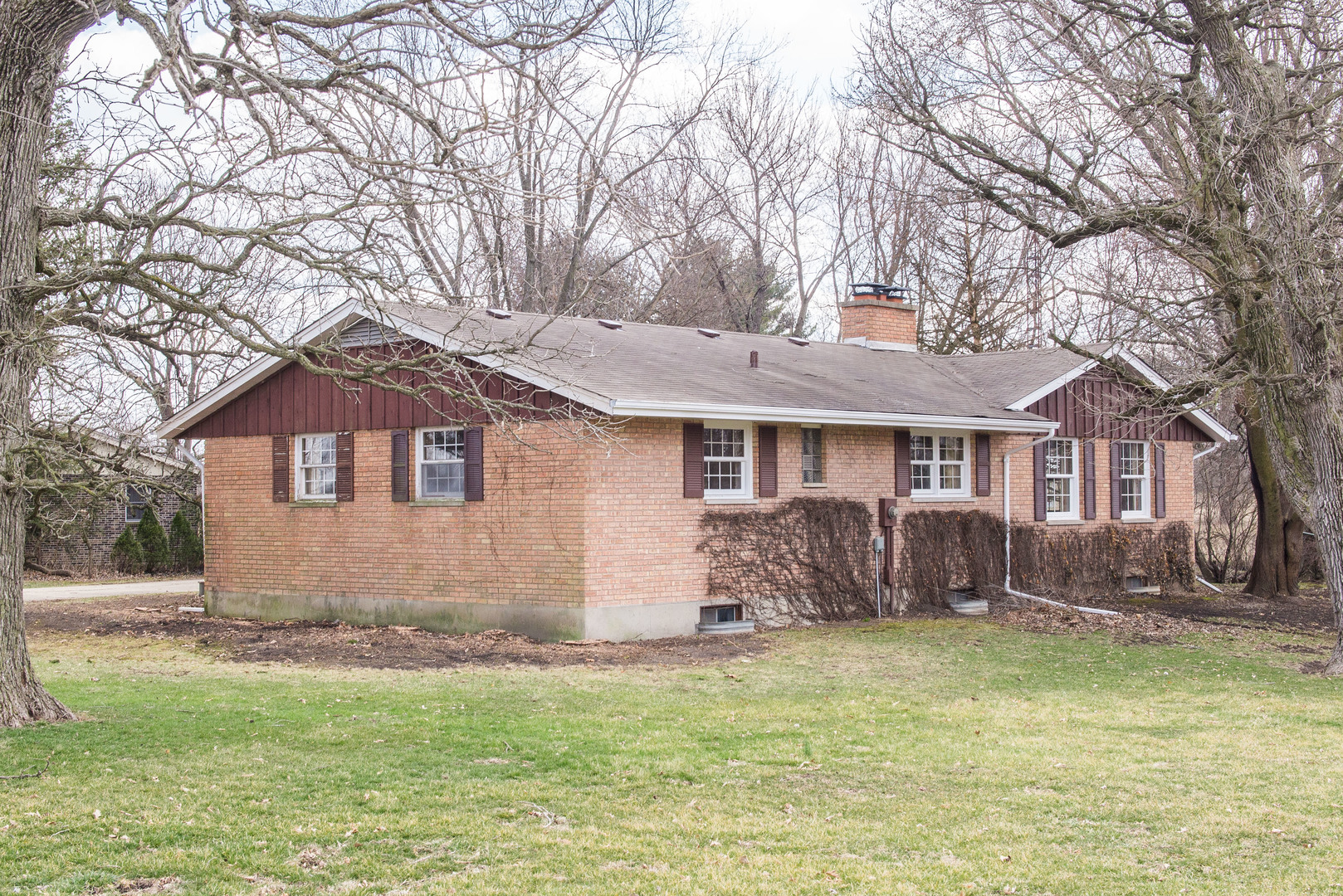 16118 Quigley Road Sycamore, IL 60178 - Photo 5 of 32 a front view of a house with a yard