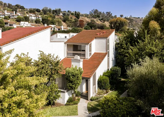 $995,000 | 17100 Palisades Circle, Pacific Palisades, CA 90272