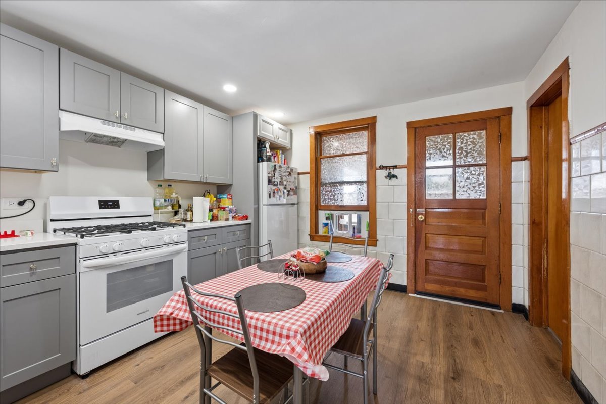 2946 South Loomis Street Chicago, IL 60608 - Photo 7 of 24