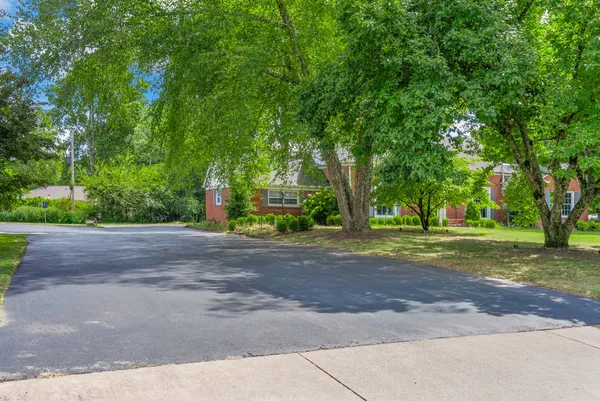 $315,000 | 2802 Cox Mill Road, Hopkinsville, KY 42240