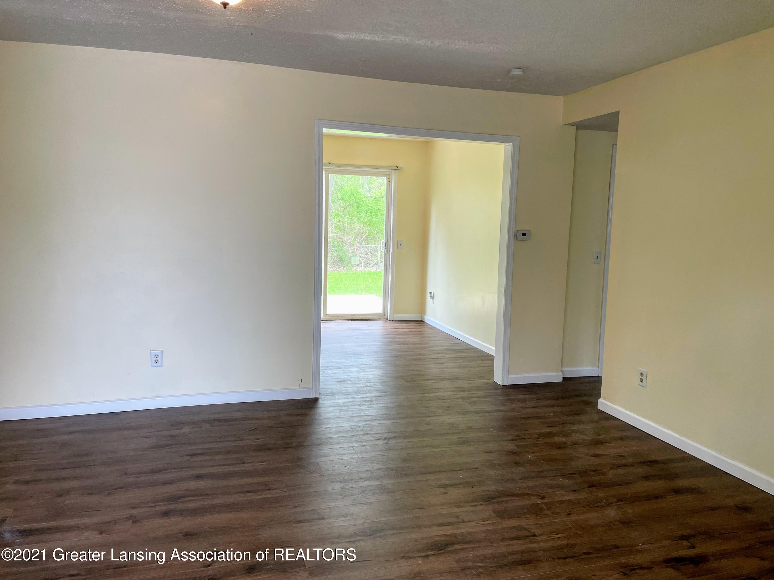 3213 West Jolly Road Lansing, MI 48911 - Photo 9 of 25 IMG_2157