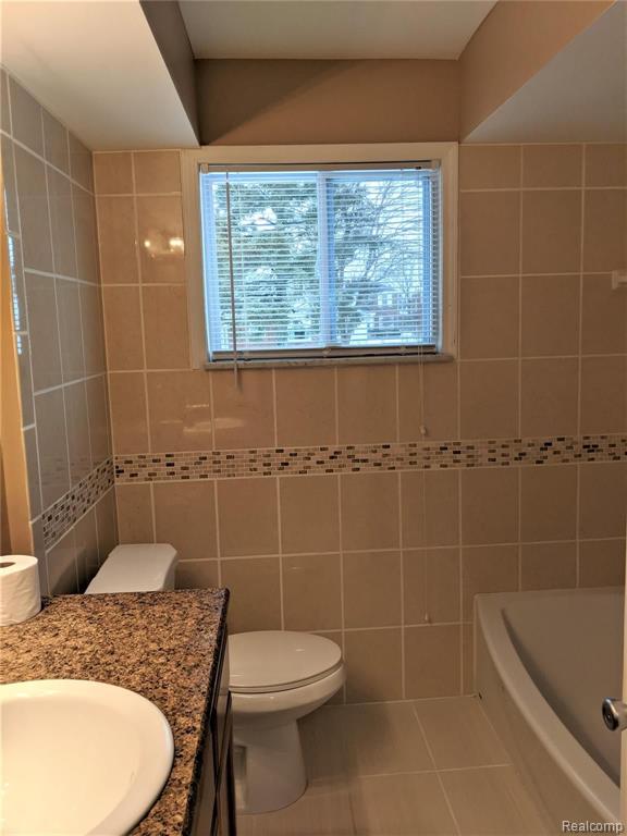 7239 Edward Avenue Center Line, MI 48015 - Photo 14 of 28