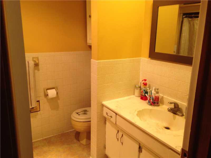 4378 Seneca Road Sharpsville, PA 16150 - Photo 12 of 24 Full Bath. Upstairs