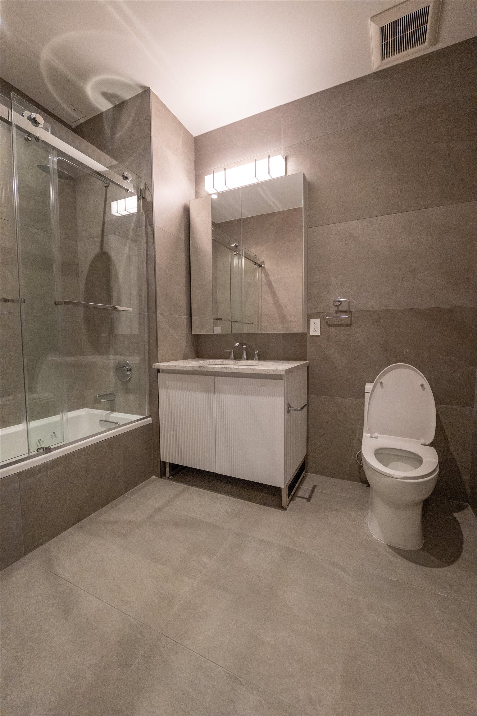 1722 Springfield Avenue, Unit 404 Maplewood, NJ 07040 - Photo 13 of 30 a bathroom with a toilet a sink and bathtub
