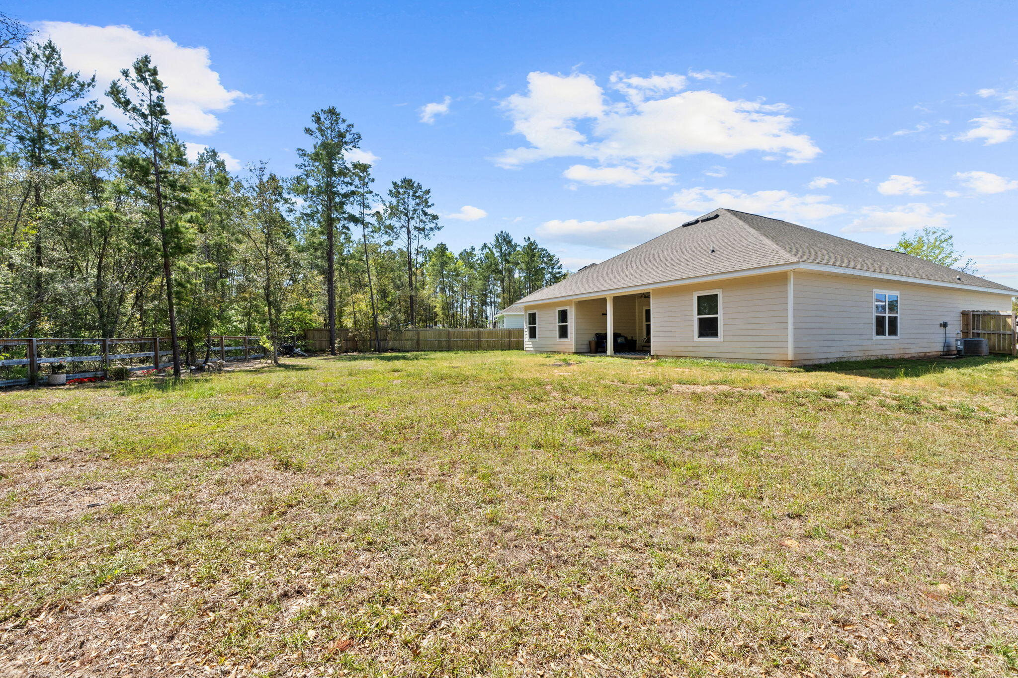 44 Secluded Circle Freeport, FL 32439 - Photo 41 of 43 a front view of a house with a yard
