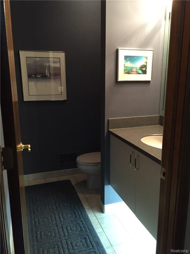 2070 Reagan Drive Rochester, MI 48309 - Photo 8 of 17 10.JPG