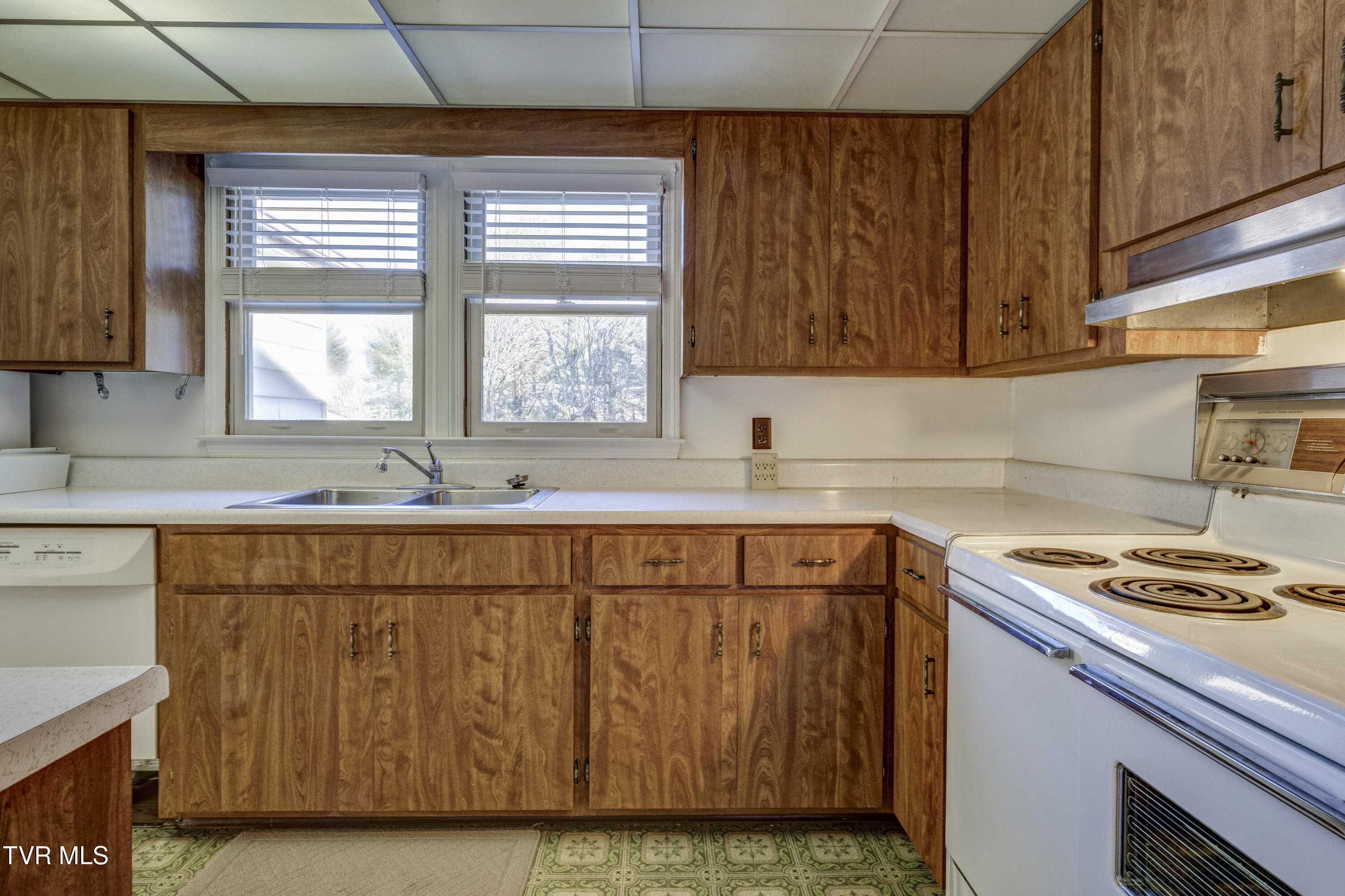 334 Lynn Road Johnson City, TN 37604 - Photo 17 of 58 Lynn-5