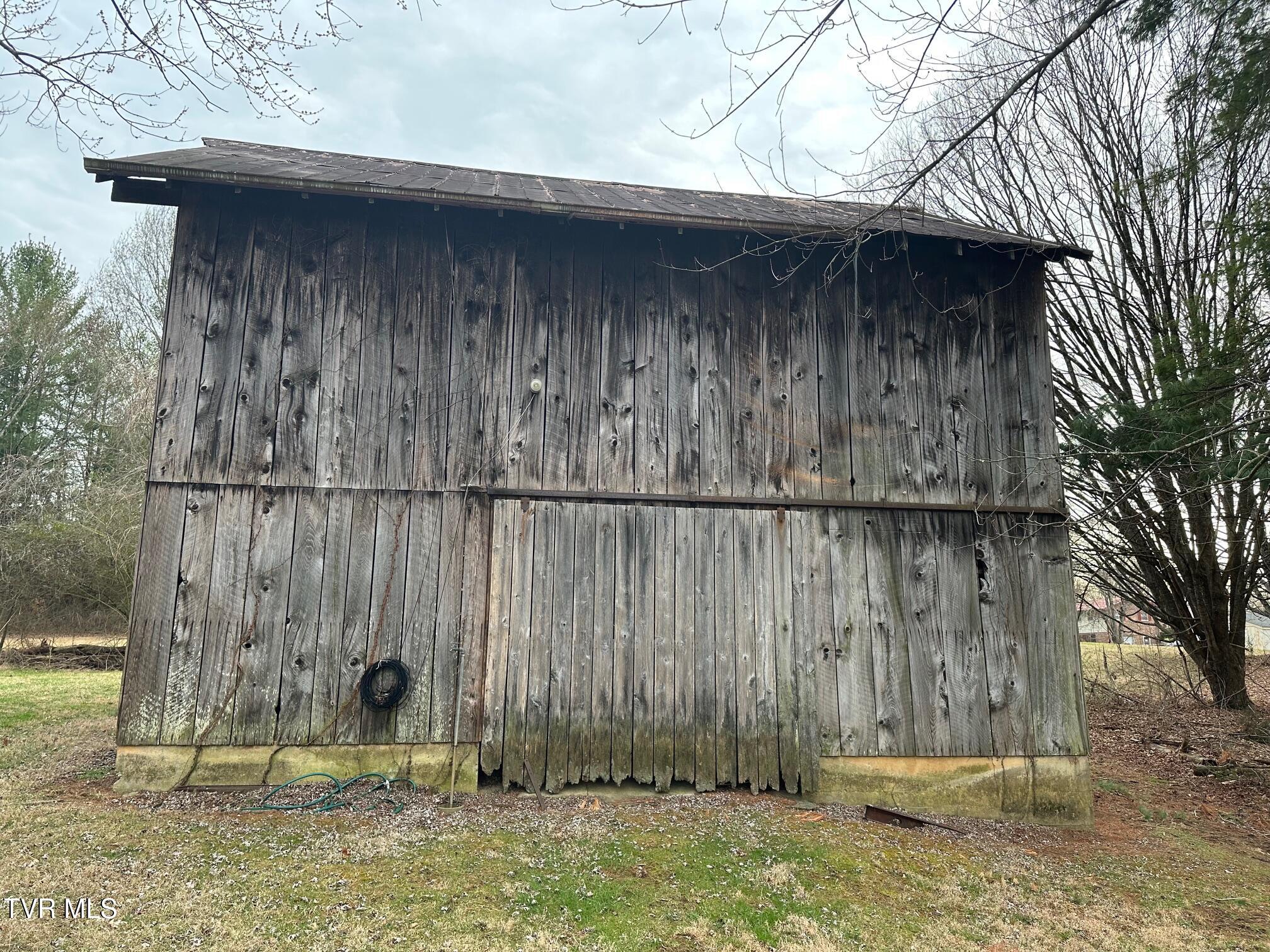 334 Lynn Road Johnson City, TN 37604 - Photo 39 of 58 Barn 2