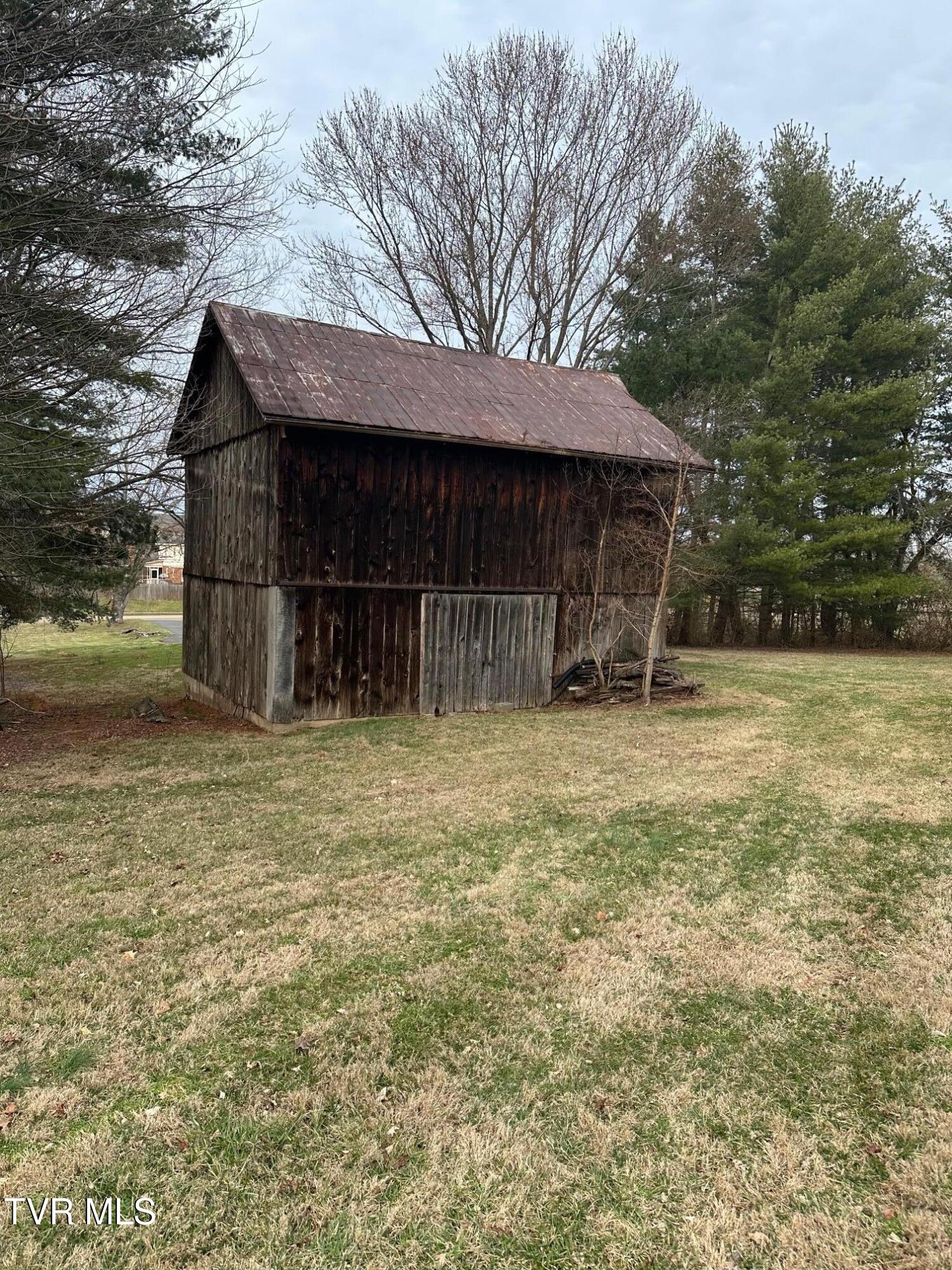 334 Lynn Road Johnson City, TN 37604 - Photo 40 of 58 Barn
