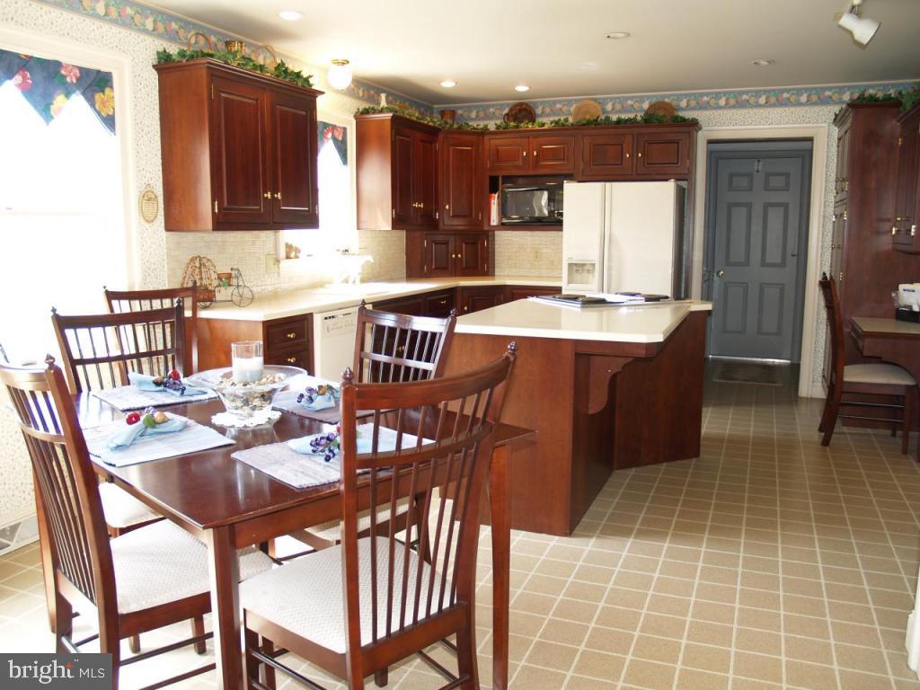 112 Olde Field Drive Lititz, PA 17543 - Photo 5 of 21 Gallery Image 5