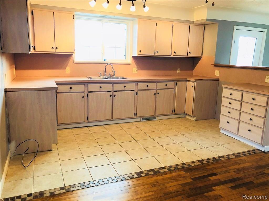 2743 Nadeau Road Monroe, MI 48162 - Photo 5 of 21 n kitchen 3.jpg