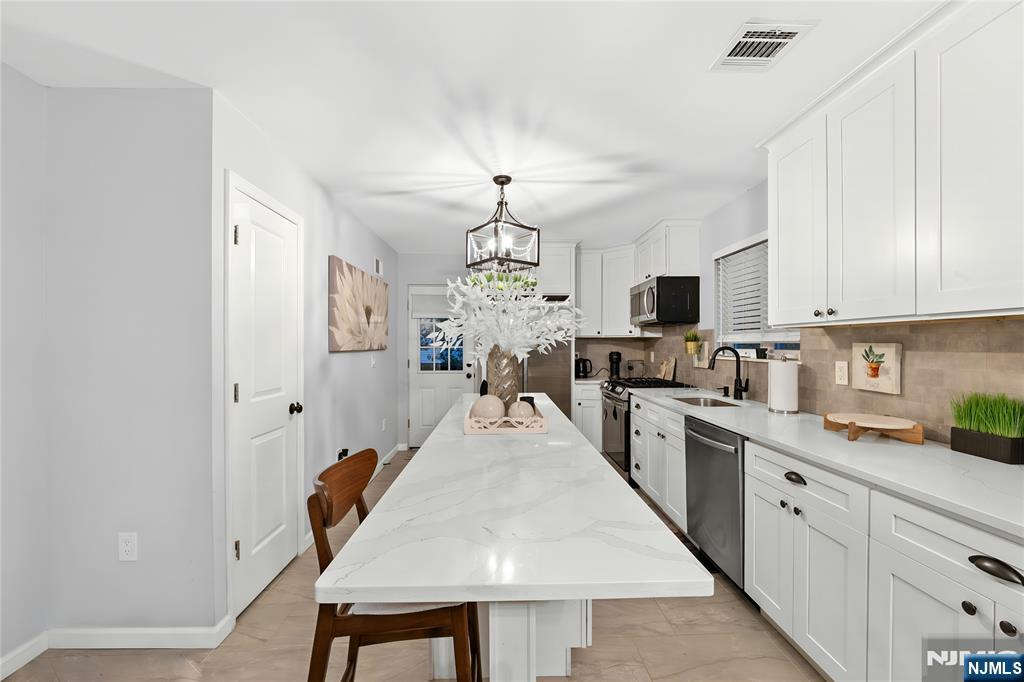 176 Prospect Street Garfield, NJ 07026 - Photo 8 of 28