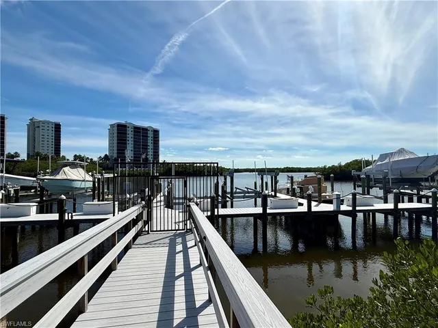 $434,990 | 300 Horse Creek Drive, Unit 307, Naples, FL 34110