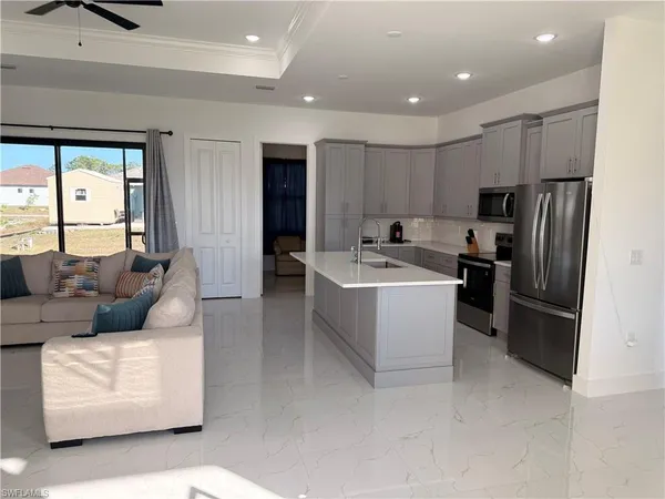 $2,400 | 941 Columbus Boulevard, Lehigh Acres, FL 33974