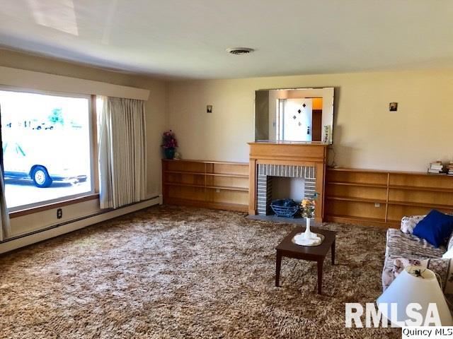 616 Miller Street Carthage, IL 62321 - Photo 4 of 13