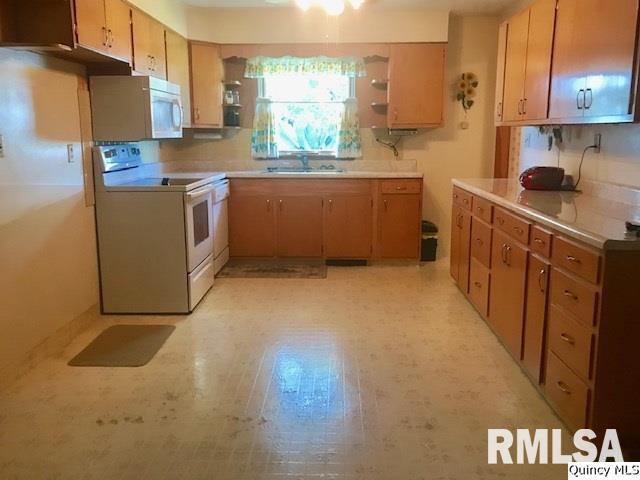 616 Miller Street Carthage, IL 62321 - Photo 5 of 13