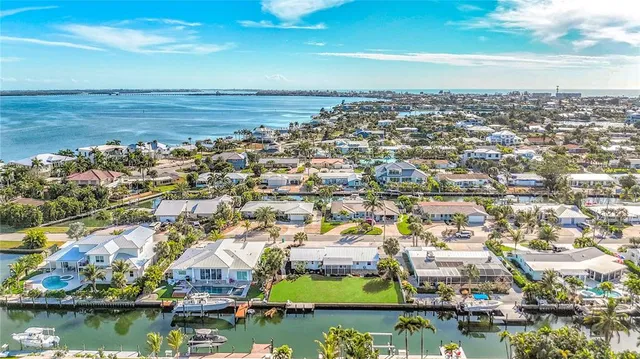$1,250,000 | 607 Emerald Lane, Holmes Beach, FL 34217
