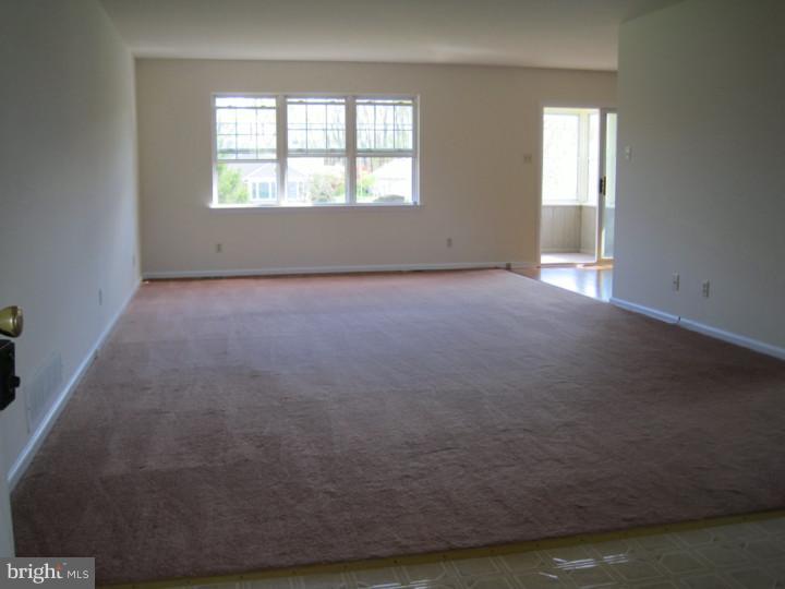 461 Country Way Mickleton, NJ 08056 - Photo 4 of 16 Living Room