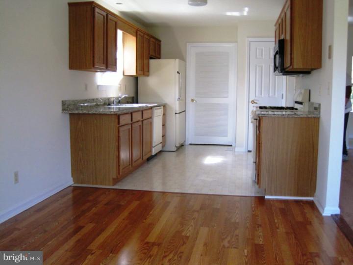 461 Country Way Mickleton, NJ 08056 - Photo 6 of 16 Kitchen
