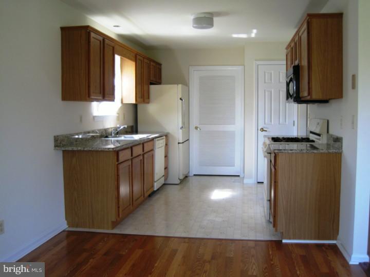 461 Country Way Mickleton, NJ 08056 - Photo 7 of 16 Kitchen