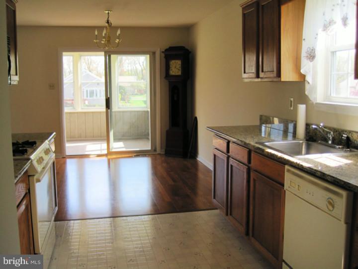 461 Country Way Mickleton, NJ 08056 - Photo 9 of 16 Kitchen