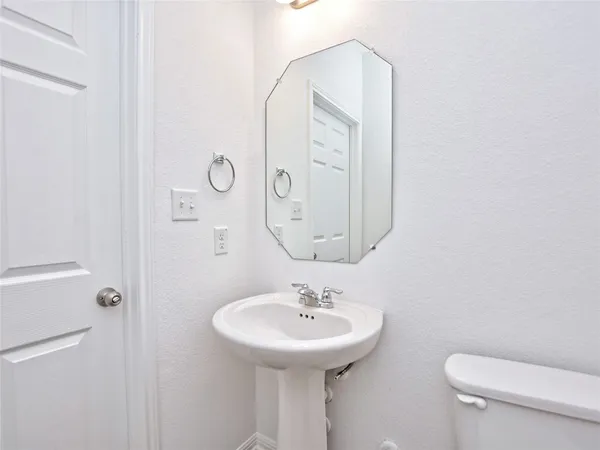 $2,400 | 3200 College Park Drive, Unit 130, Round Rock, TX 78665