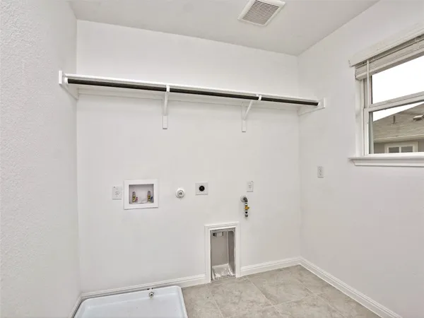 $2,400 | 3200 College Park Drive, Unit 130, Round Rock, TX 78665