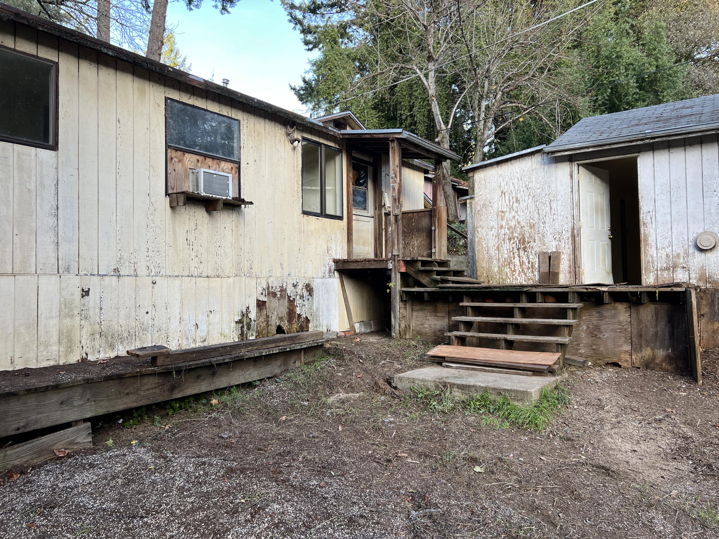 114 River Road Miranda, CA 95553 - Photo 28 of 49