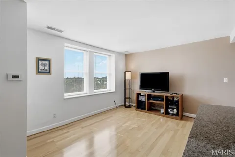 $113,900 | 5330 Pershing Avenue, Unit 805, St. Louis, MO 63112