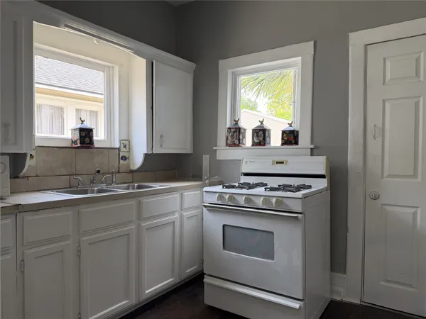 $1,850 | 1418 Yale Street, Houston, TX 77008
