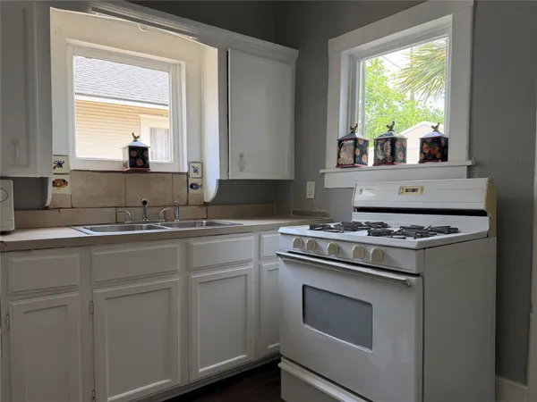 $1,850 | 1418 Yale Street, Houston, TX 77008